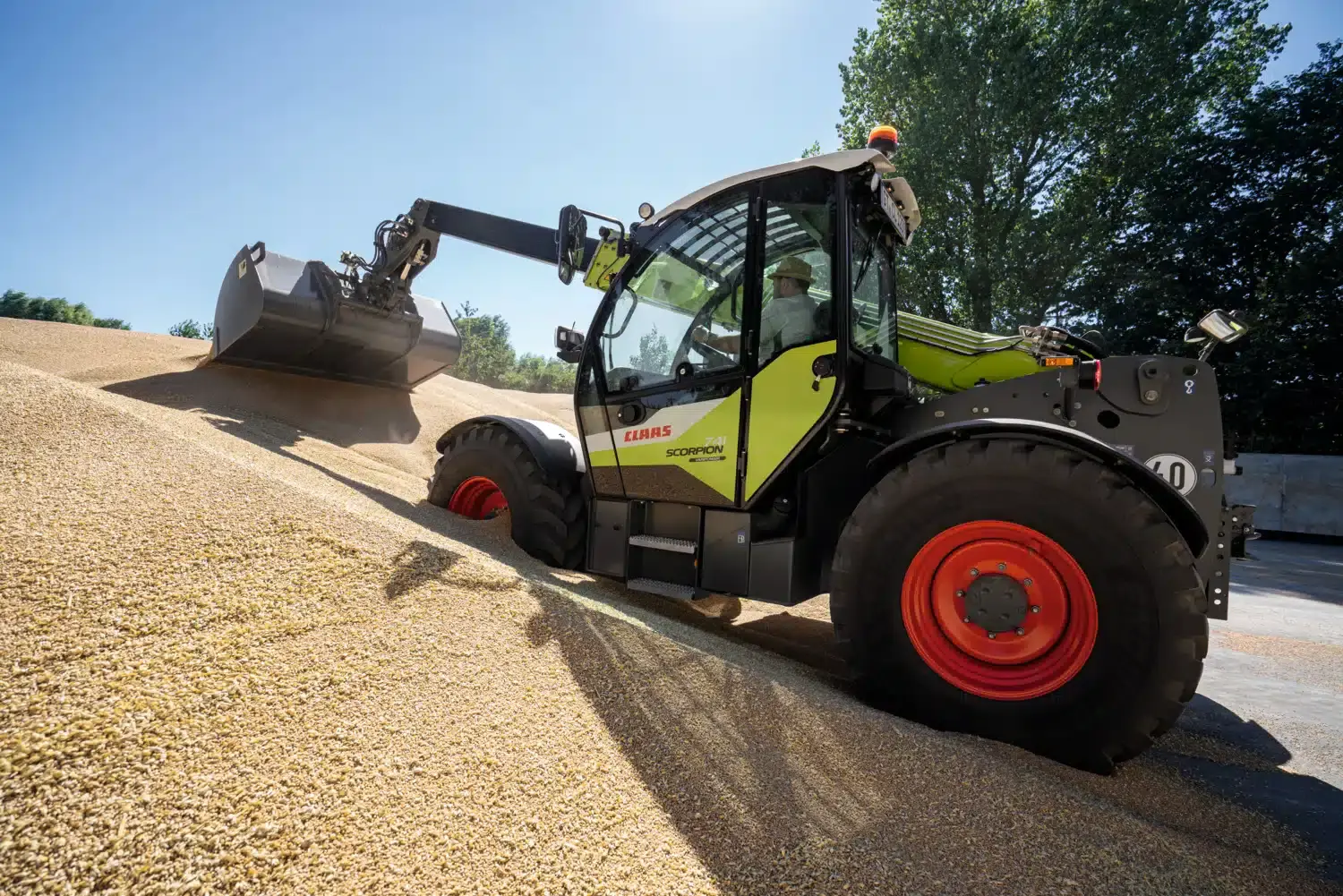 Рекомендации CT AGRO: работаем телескопическим погрузчиком CLAAS SCORPION правильно