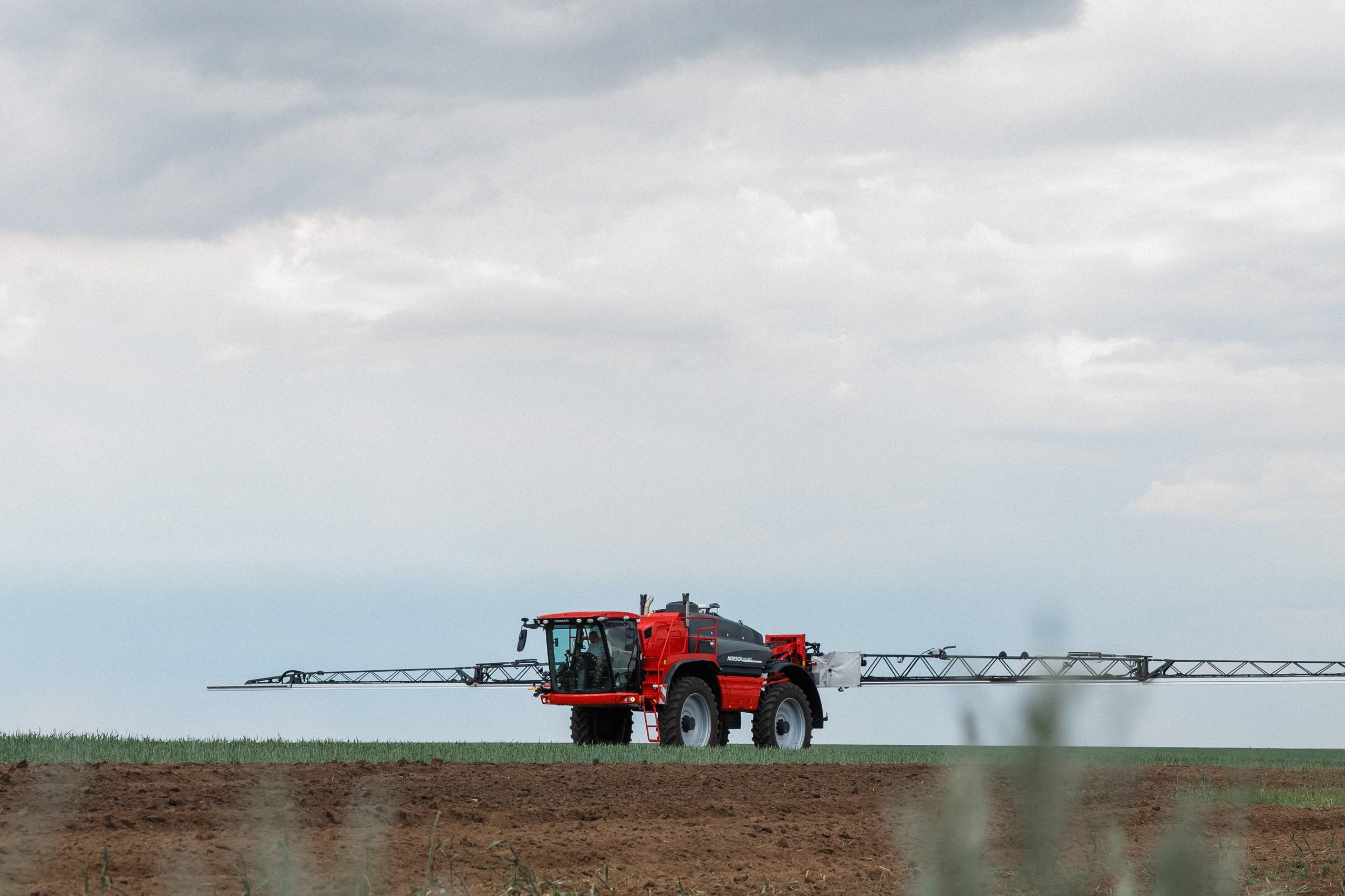 Производительность и точность: СТ AGRO выводит на рынок Казахстана самоходный опрыскиватель HORSCH LEEB 6.280 PT